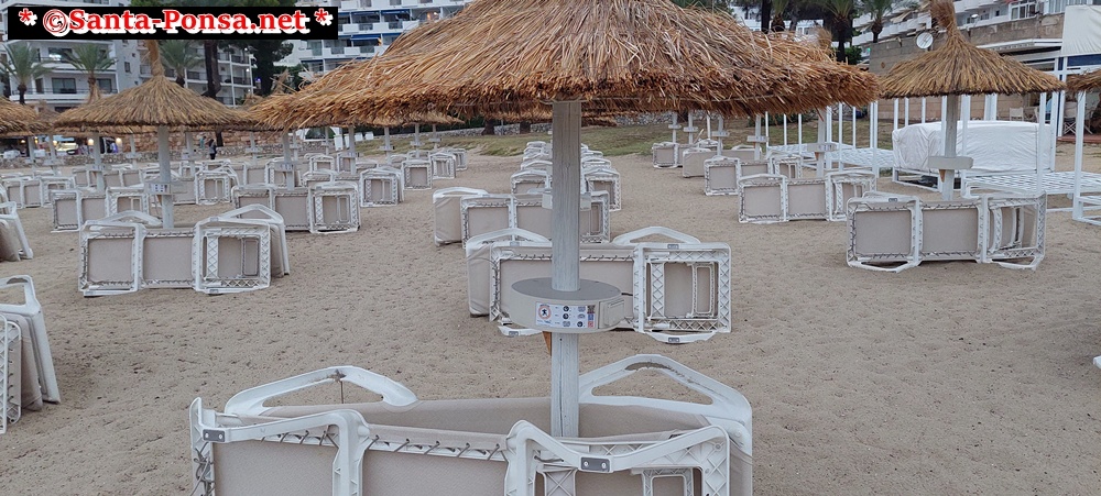 Liegen am Strand
